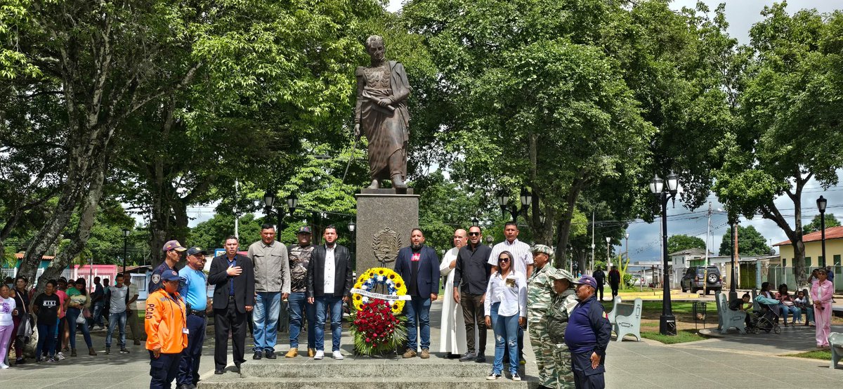 DanielMonteve16's tweet photo. #JustoAhora Desde la Plaza Bolivar de Caicara, en el acto de los 241 años del Natalicio de nuestro Libertador Simon Bolívar….. CUIDAREMOS NUESTRA INDEPENDENCIA Y LA PAZ DE ESTE PUEBLO AMADO….. 
@NicolasMaduro 
@dcabellor 
@ErnestoLunaPsuv https://t.co/FI5wa4rlsA