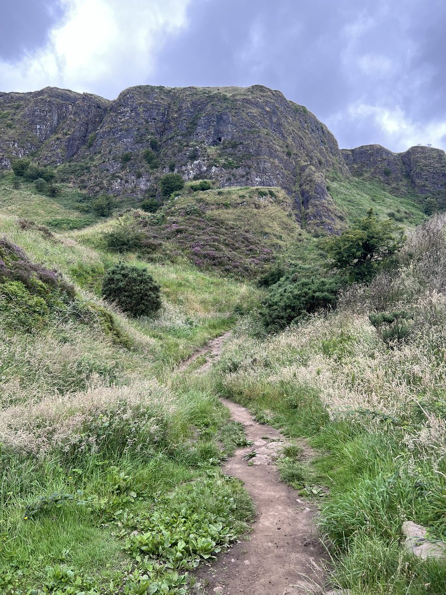 crbrownwilson's tweet image. A great day out #hydrating with my #ASMOSUSresource water bottle back in #Belfast #walking #CaveHill #LoveQUB #SummerVibes2024