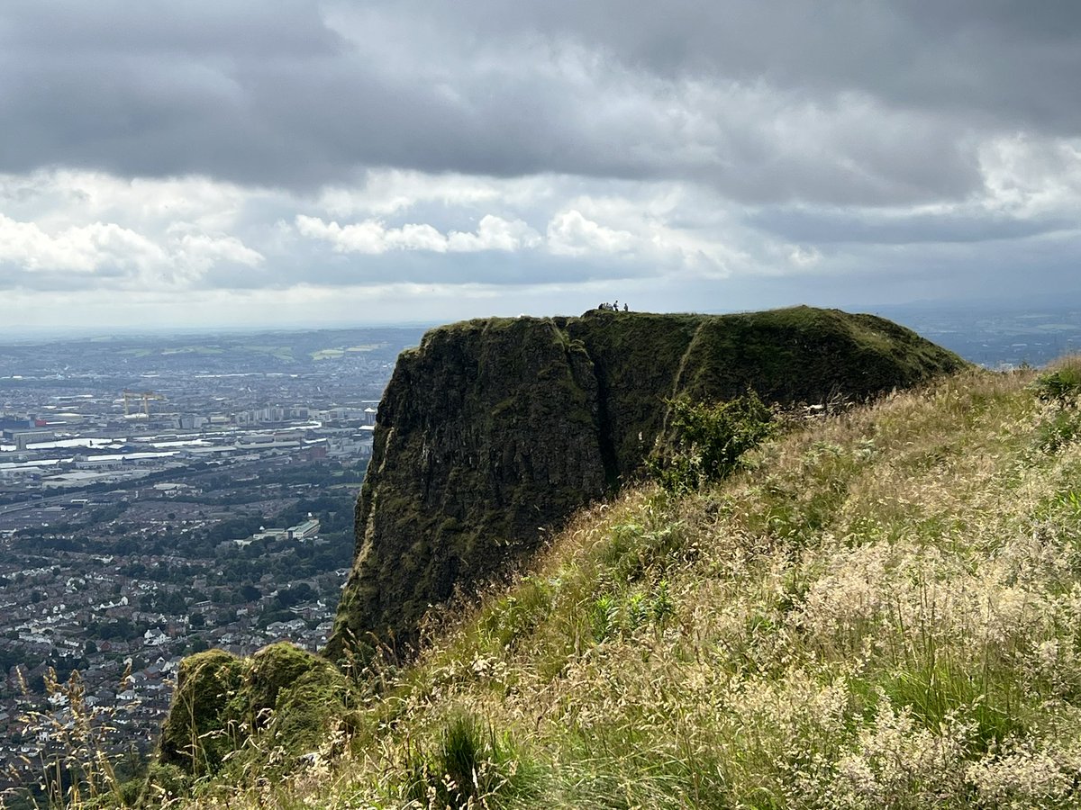 crbrownwilson's tweet image. A great day out #hydrating with my #ASMOSUSresource water bottle back in #Belfast #walking #CaveHill #LoveQUB #SummerVibes2024