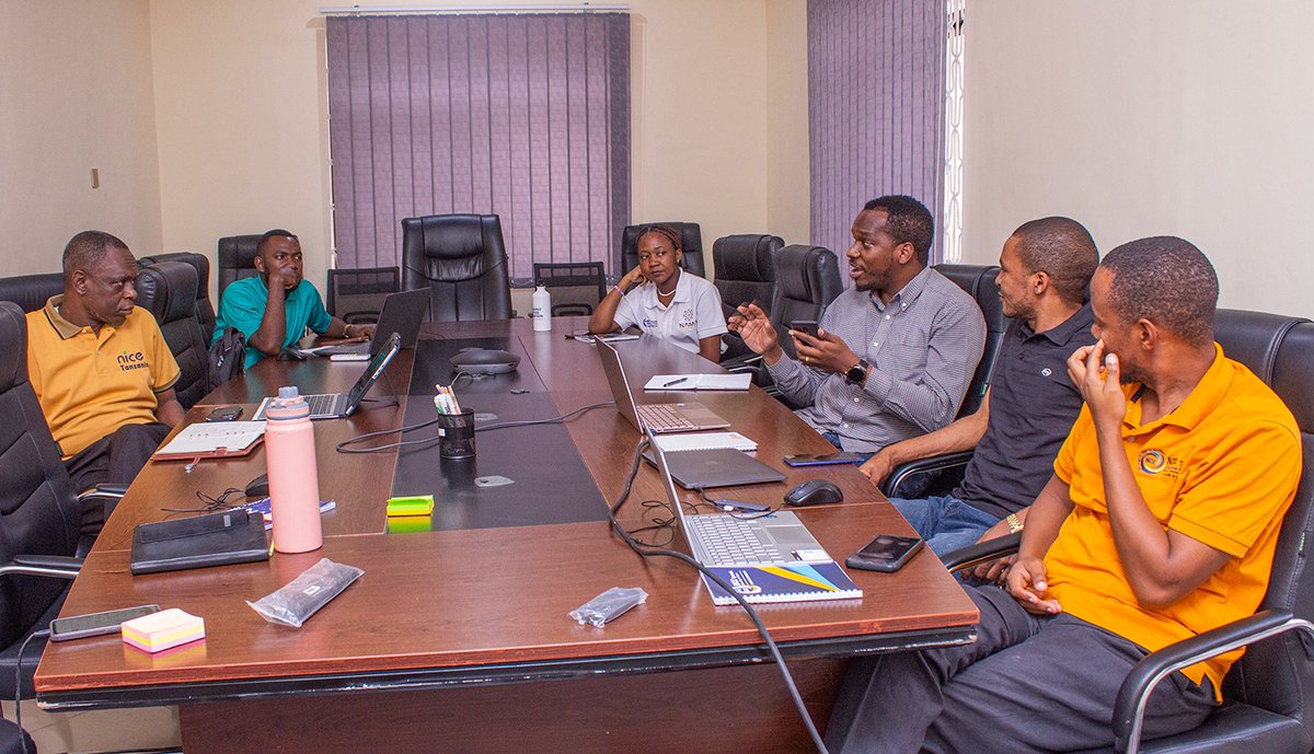 MakuzaLoth's tweet photo. Met Mr. Salum S. Lupande, the #CEO of #NiceTanzania talked about access to news and information through @rifaly_
Looking forward to fostering the suitable ties between @smartfoundry_ & #NiceTanzania in the Digital Transformation.
#GloryToGod #SF #Rifaly #Newspapers #Projects2024 https://t.co/EjI3W86uhh