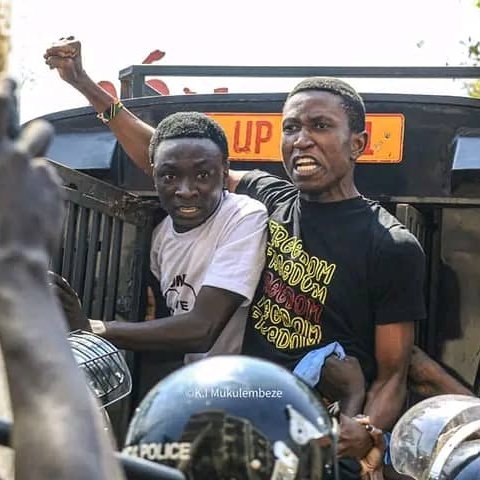 brucenahabwe1's tweet photo. We go again tomorrow. 

Let's fight against corruption✍️
#MarchToParliament https://t.co/aLryEq1GwU