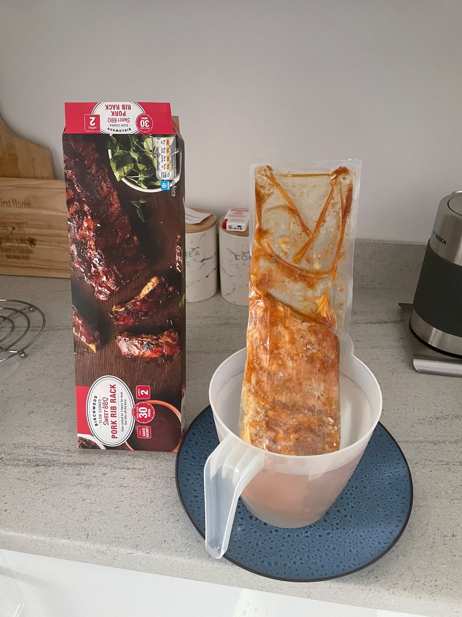 MsCee_Em's tweet photo. My yearly tweet goes out to @LidlGB because I just can’t believe my eyes.

 Where’s the rest? If you’re going to only give half then the box and packaging should also be half that size too. 🤷🏾‍♀️🤦‍♀️ #makeitmakesense https://t.co/1FGpURCwxW