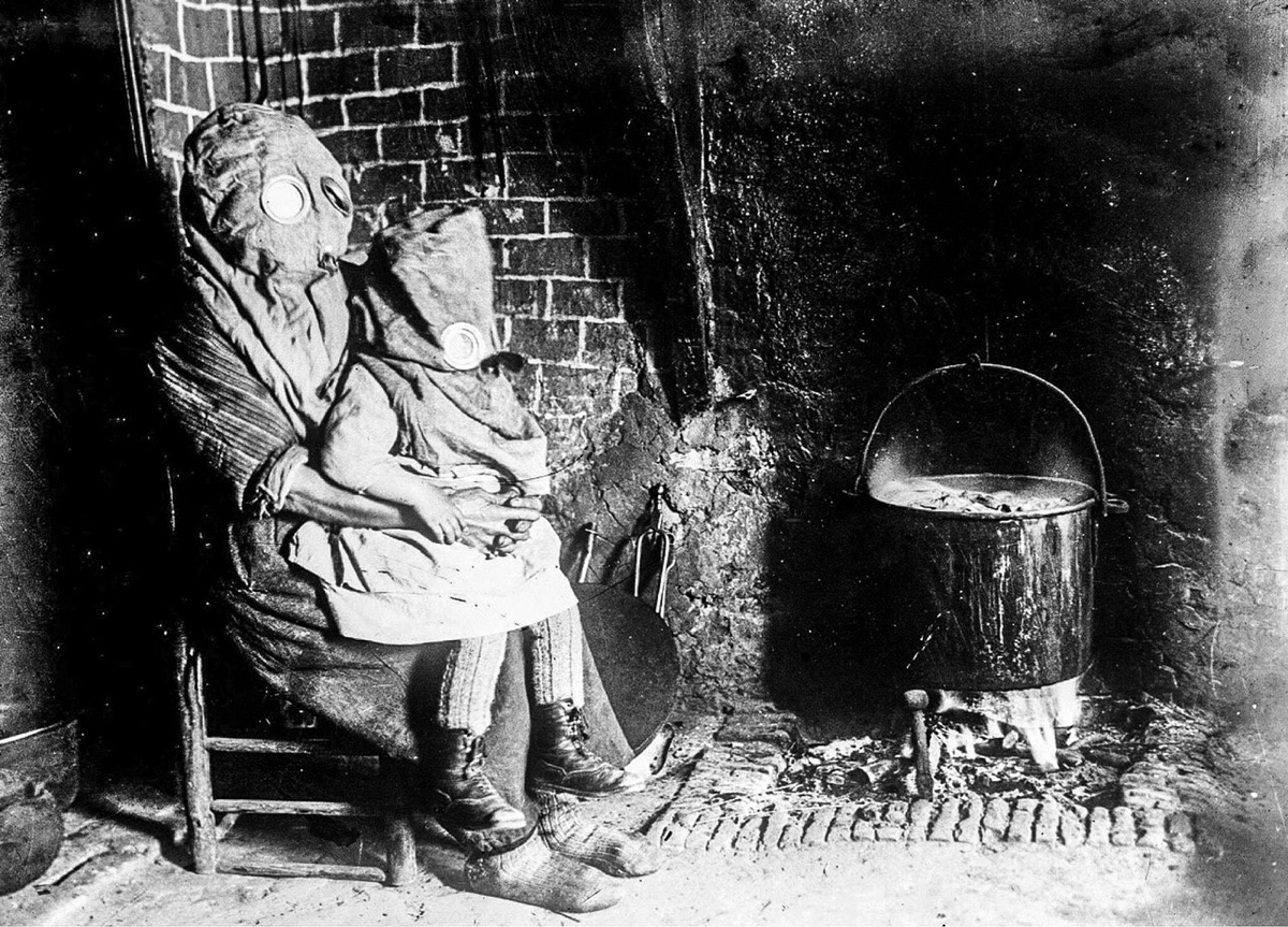 dionysius_80's tweet photo. A mother and child - France, World War I, 1916. https://t.co/Mpplo3kkML