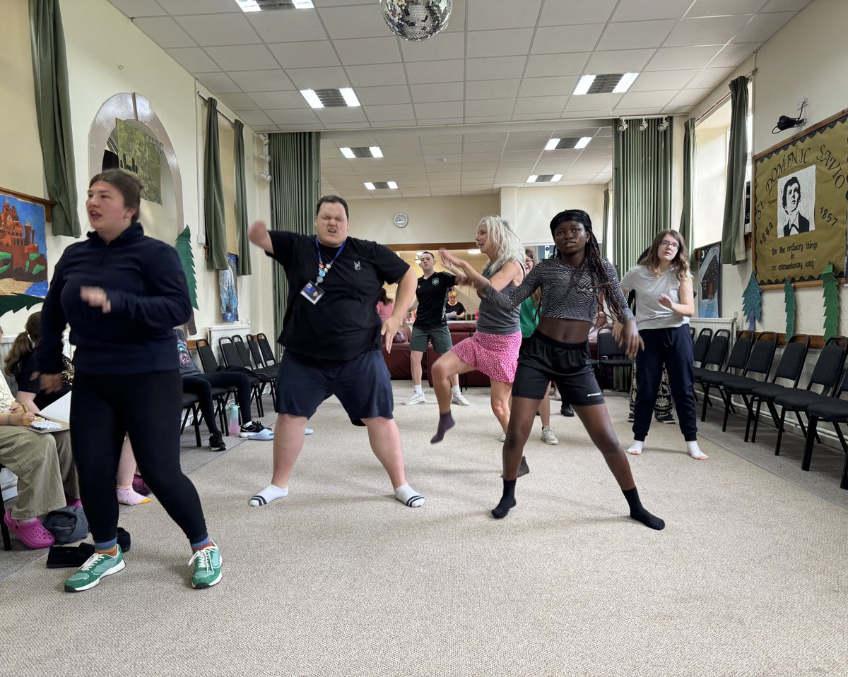 It was a very active morning for some of the group as we had an impromptu Just Dance session! 🤩

Look at those poses!! 💃🕺🏻

#ldys #throughthewardrobe #summercamp @ASCHSSheffield <a href="/StWilfridsCHS/">St Wilfrid's</a> <a href="/beckets_bkcat/">St Thomas à Becket</a> <a href="/hallam_youth/">Hallam Youth</a> <a href="/AllSaintsChap/">AllSaints Chaplaincy</a> <a href="/theBKCAT/">The Bishop Konstant Catholic Academy Trust</a>
