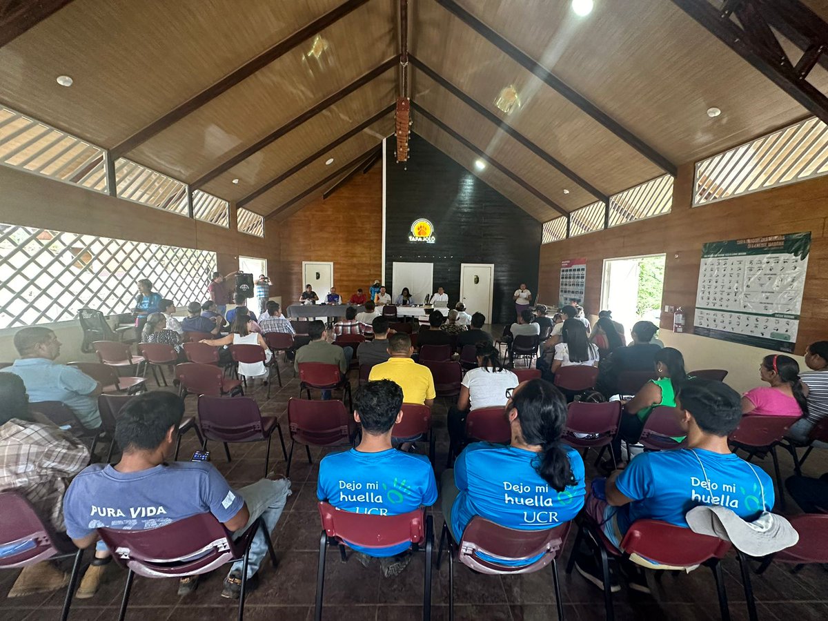 defensoriacr's tweet photo. La Defensora de los Habitantes, Angie Cruickshank, participó esta mañana en un encuentro con representantes de la Asociación de Desarrollo Integral Maleku, de la Reserva Indígena de Guatuso, donde se anunció que un terreno de 13 hectáreas, devuelto por el Estado 1/2 https://t.co/l2bX426wdx