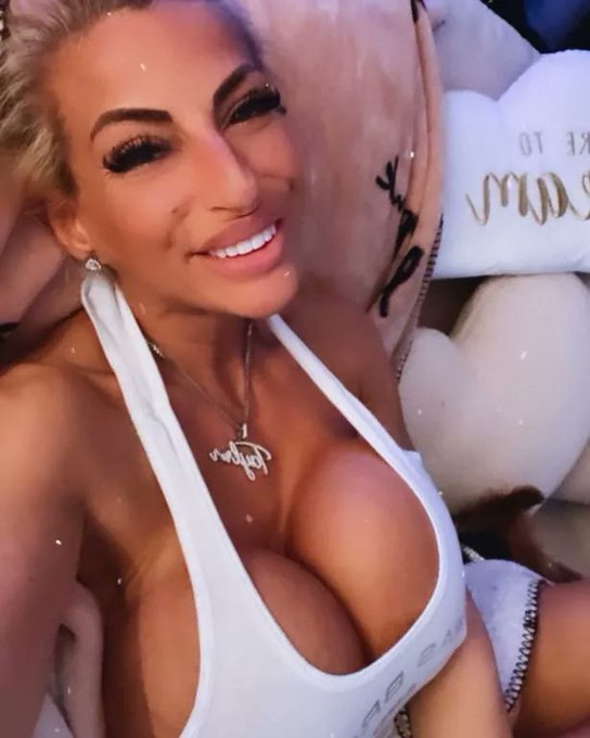 Sending smiles tonight! 😘🌙 Push through! 💫 #GoodVibes #NightTimeMagic #SendingSmiles https://t.co/B1Rwxux1gL<a href="/tag/goodvibes"class="tags">#GoodVibes</a><a href="/tag/nighttimemagic"class="tags"><span>#nighttimemagic</span></a><a href="/tag/sendingsmiles"class="tags"><span>#sendingsmiles</span></a>