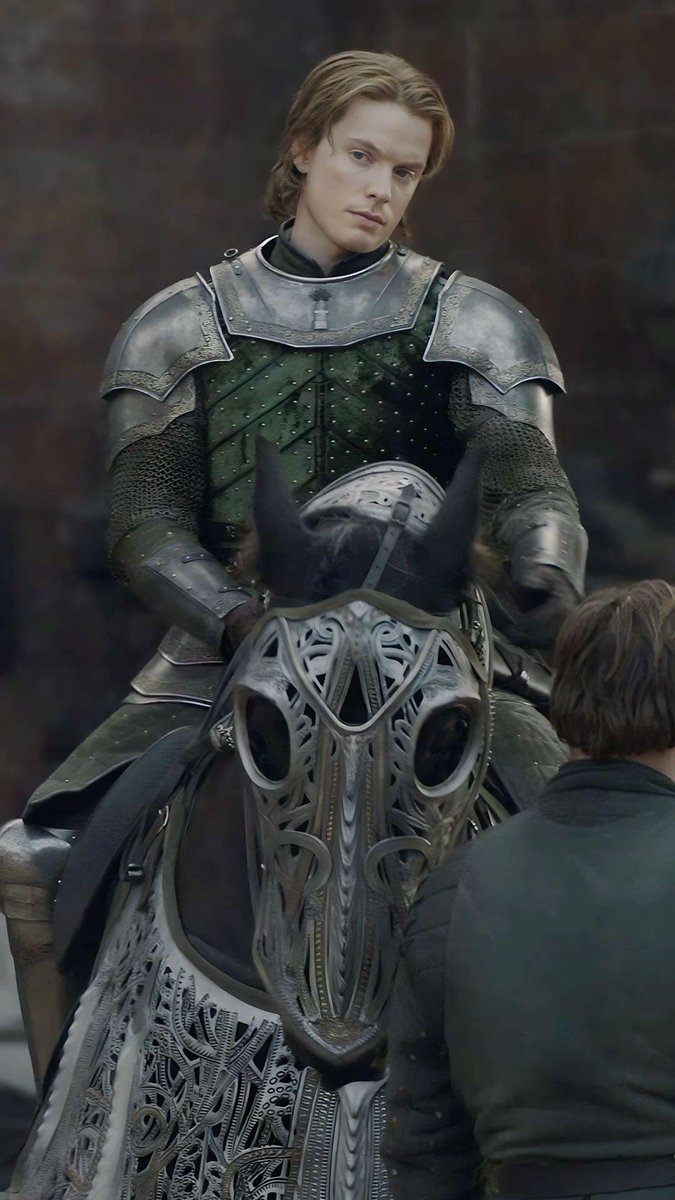 Can we just take a moment to appreciate that this man is a knight, called Gwayne, and he's GREEN 👀