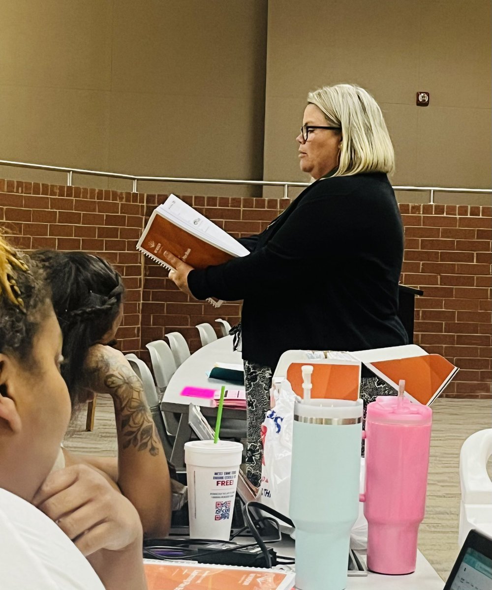 RCPS_EarlyLearn's tweet image. Summer Tutoring is underway @RCPS_EarlyLearn @SondaySystem 
#letterrecognition #letters #lettersounds #preparingforkindergarten #kindergartenready #dph #pat