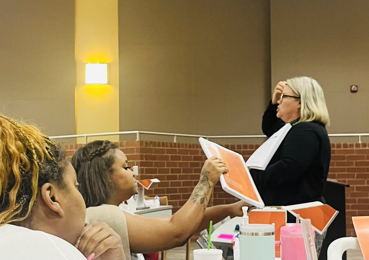 RCPS_EarlyLearn's tweet image. Summer Tutoring is underway @RCPS_EarlyLearn @SondaySystem 
#letterrecognition #letters #lettersounds #preparingforkindergarten #kindergartenready #dph #pat