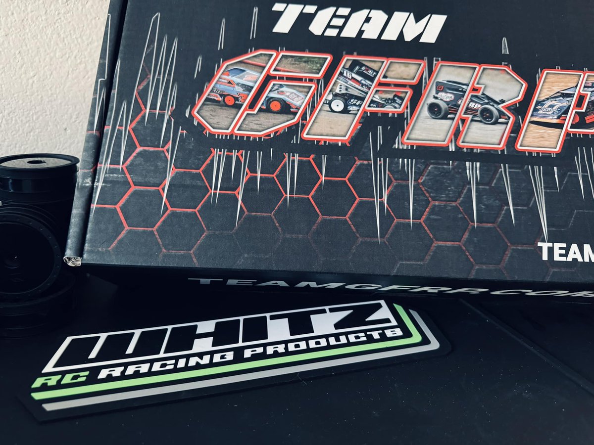 whitzracing's tweet image. A Twelve Year Old Kid is about to go #MidgetRacing for the first time…

Well, the 1/10 Scale #DirtOval version kind mom approves of. Dad thought it should be one that requires a push truck, helmet and fire suit, but this is just as badass.

#WhitzRacing #DirtOval #HouseCars in