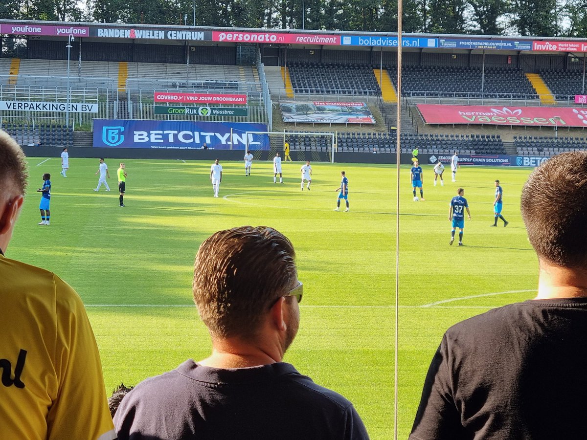 Berdje70's tweet photo. Eerste (oefen-)potje dit seizoen in De Koel. #vvvalr https://t.co/Z285HNYtcT