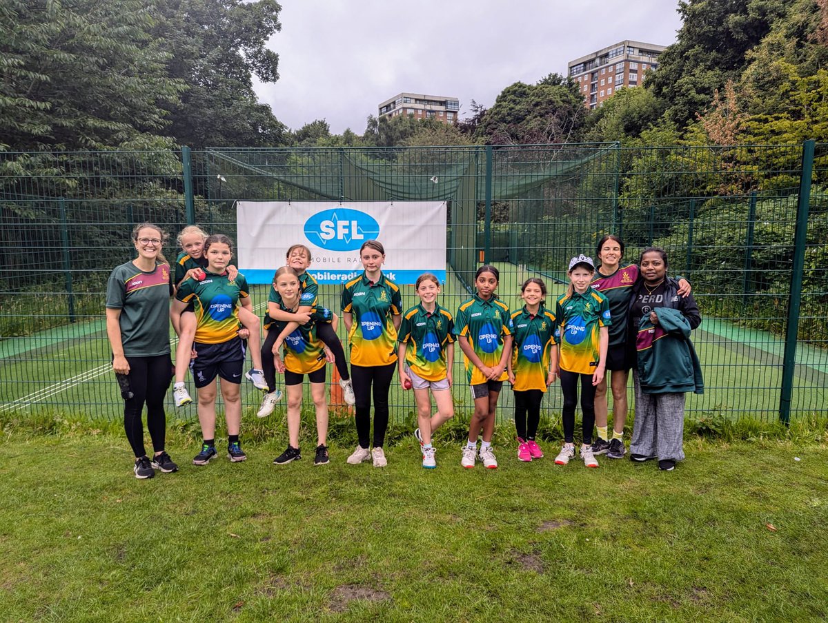 The Sefton Girls U13s in their new kit!