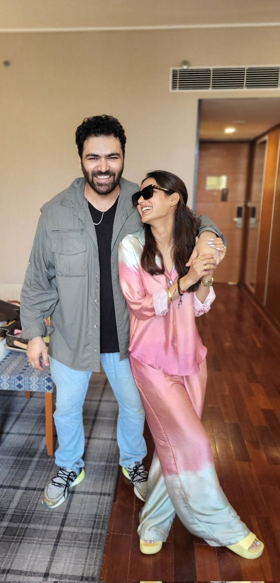 Despite last few days being so hard n still being treated,finishing your commitments fighting out hard and strong and always smiling. Thats Jasmin Bhasin, Everyone. A Fighter. It was so good to see you today 🤍