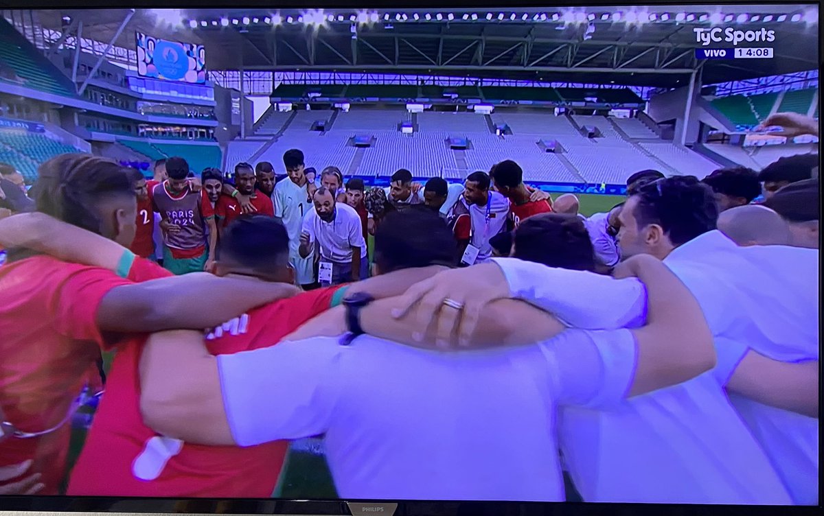 marafdez's tweet photo. El choreo y los chorros junto al arbitro más grandes de la historia. #papelon #jjoo #JJOOParis2024 https://t.co/kQbQTRF9fK