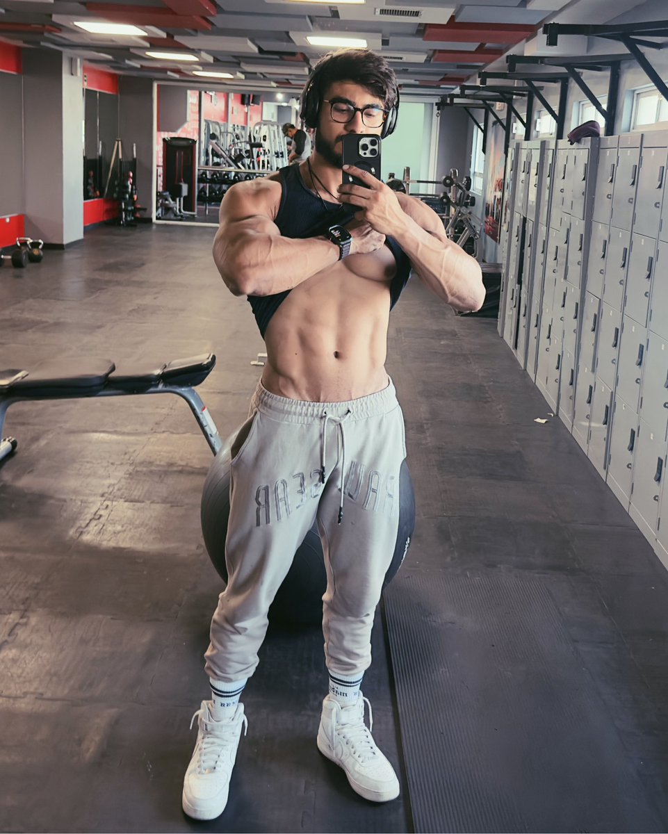Villegassalfa's tweet photo. Classic Alfredo
#gym #bodybuilding #aestethic #rawgear #lift #shreddz https://t.co/2CJscekniS