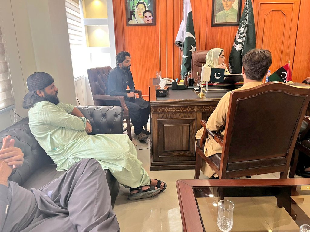 پی ایس ایف بلوچستان کے وفد کا صوبائی صدر جہانگیر بلوچ کی قیادت میں ایم پی اے بلوچستان اسمبلی و پارلیمانی سیکرٹری میڈم مینا مجید بلوچ کے ساتھ ملاقات۔
ملاقات میں صوبائی جنرل سیکرٹری عبداللہ درانی، ڈپٹی انفارمیشن سیکرٹریز اسرار شاہوانی، خلیل احمد، بشیر لانگو، ضلع صدر اسد خان موجود