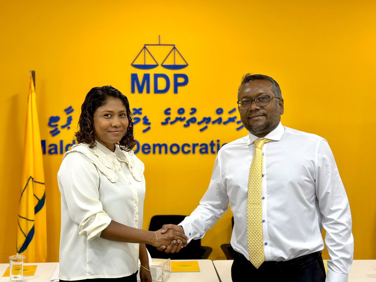 faya_i's tweet image. އެމްޑީޕީގެ އައު ނާއިބު ރައީސް އަލްުއުސްތާޒާ ހިސާން ހުސައިންއަށް ވަރަށް ބޮޑަށް މަރުހަބާ ދަންނަވަން. ހިސާންއަކީ ފުރަތަމަ ދުވަހުން ފެށިގެން އެކި މަގާމުތަކުގައި މިޕާޓީއަށް ބޮޑެތި ހިދުމަތްތައް ކޮށްދެއްވާފައިވާ ބޭފުޅެއް. ހިސާންގެ ނާއިބު ރައީސްކަމުގައި މި ޕާޓީއަށް އިތުރު ކުރިއެރުން…