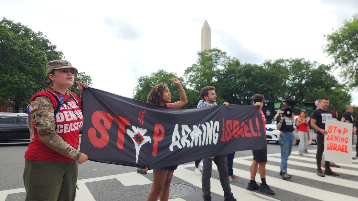 adrien4ej's tweet photo. NOW:  Protestors from across the country have taken the streets all over DC and blocked Netanyahu's motorcade to the Capitol. We demand that Congress stop platforming genocide and STOP ARMING ISRAEL! #ArrestNetanyahu #ShutItDown4Palestine #CeasefireNOW https://t.co/sbN34uhQ1C