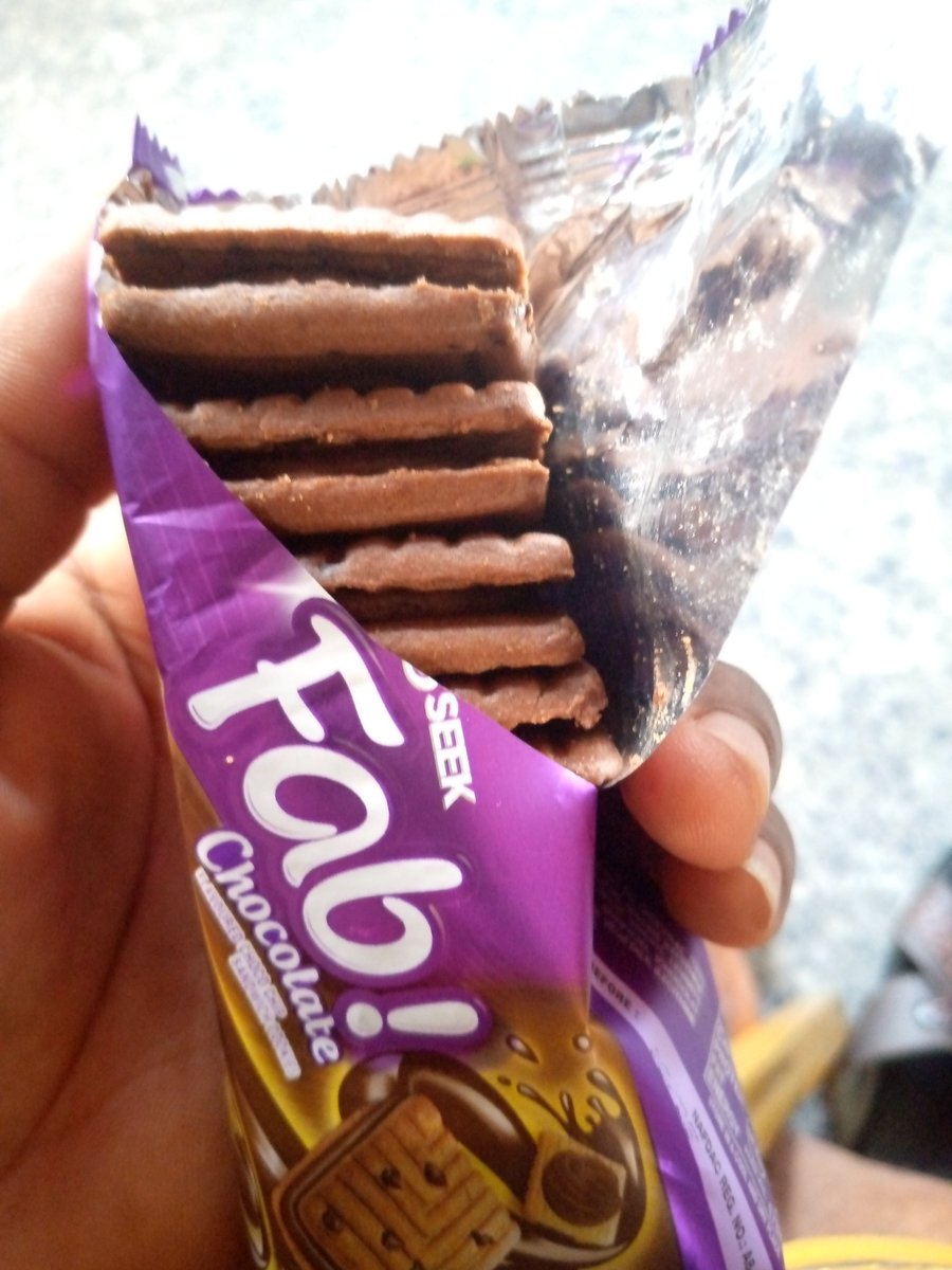 This biscuit sweet pass that your relationship wey una de cheat like dogs... 
If you taste this biscuits, you'll understand that it is not only suya that you hide to eat at night or anytime... Enjoying my evening 😋😋😊😊

#Fab #GwoGwoGwoNgwom