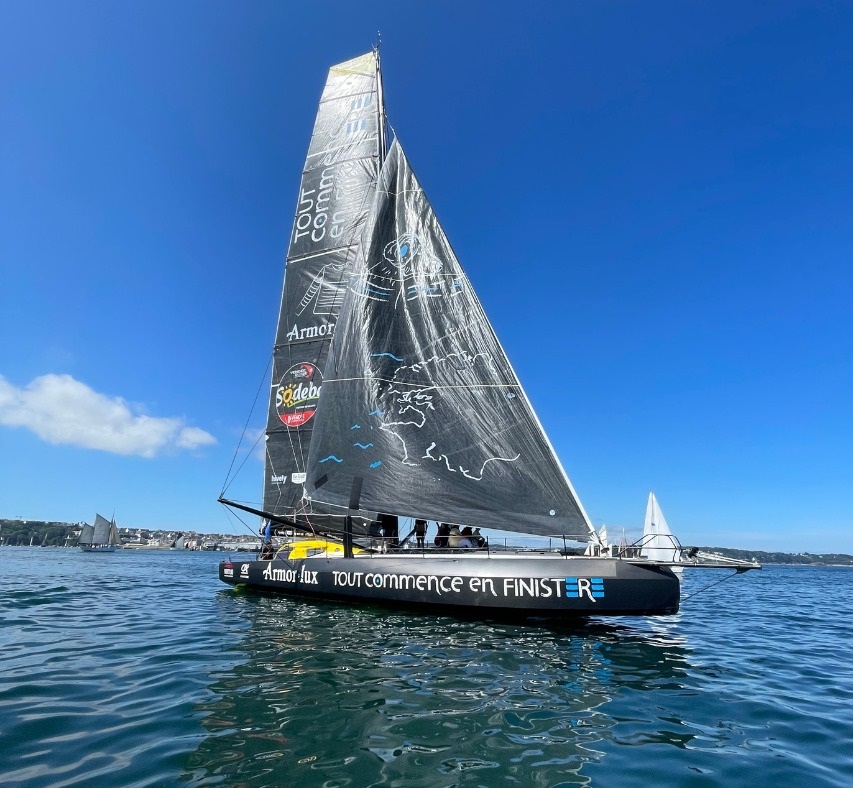 ⛵ Plus de 200 enfants confiés au <a href="/finistere_29/">Département du Finistère</a> dans le cadre de l'ASE ont pu embarquer avec <a href="/JeanLecam/">Jean Le Cam</a> à bord du #ToutCommenceEnFinistère à l'occasion des Fêtes maritimes.
🌊 Si nous soutenons  le Roi Jean, c'est aussi pour permettre aux yeux de ces enfants de briller !