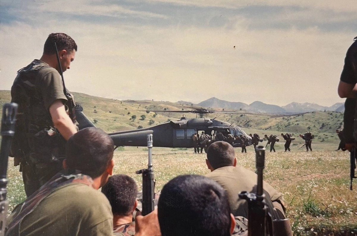 konseytr's tweet photo. İçimde 90'lar da iç güvenlik harekâtına katılan asteğmen sıkıntısı var.. https://t.co/z9bNhRrEss