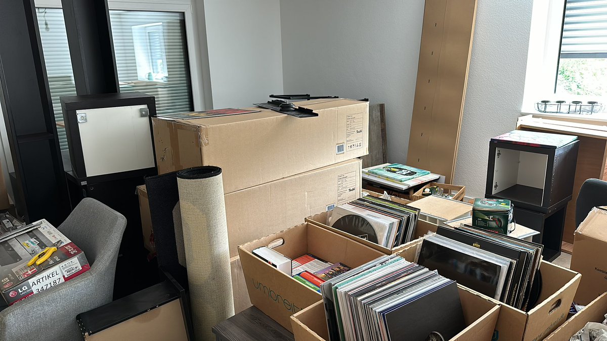 Chaos im neuen Wohnzimmer oder auch: der Umzug treibt mich an den Rand der Verzweiflung 😬