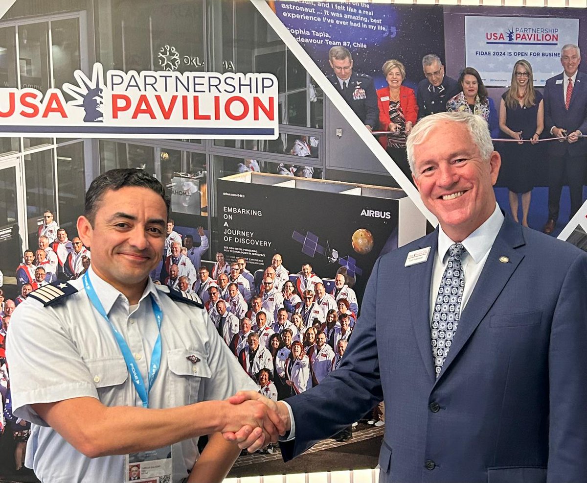 FIDAE (@fidae_oficial) on Twitter photo 🚀 ¡Saludos desde <a href="/FIAFarnborough/">Farnborough Airshow</a>! 🌍✈️
#FIDAE ha tenido reuniones con expositores y profesionales del sector.
1: <a href="/ES3_Inc/">ES3-Engineering and Software System Solutions, Inc</a> de EE.UU.
2: <a href="/MBDAFrance/">MBDA France</a>
3: #AllClear de EE.UU.
4: Tom Kallman, President & CEO de <a href="/Kallman/">Kallman Worldwide</a>
#FIA2024 #FarnboroughAirshow #Aeroespacial
#FIDAE2026 🚀 ¡Saludos desde <a href="/FIAFarnborough/">Farnborough Airshow</a>! 🌍✈️
#FIDAE ha tenido reuniones con expositores y profesionales del sector.
1: <a href="/ES3_Inc/">ES3-Engineering and Software System Solutions, Inc</a> de EE.UU.
2: <a href="/MBDAFrance/">MBDA France</a>
3: #AllClear de EE.UU.
4: Tom Kallman, President & CEO de <a href="/Kallman/">Kallman Worldwide</a>
#FIA2024 #FarnboroughAirshow #Aeroespacial
#FIDAE2026