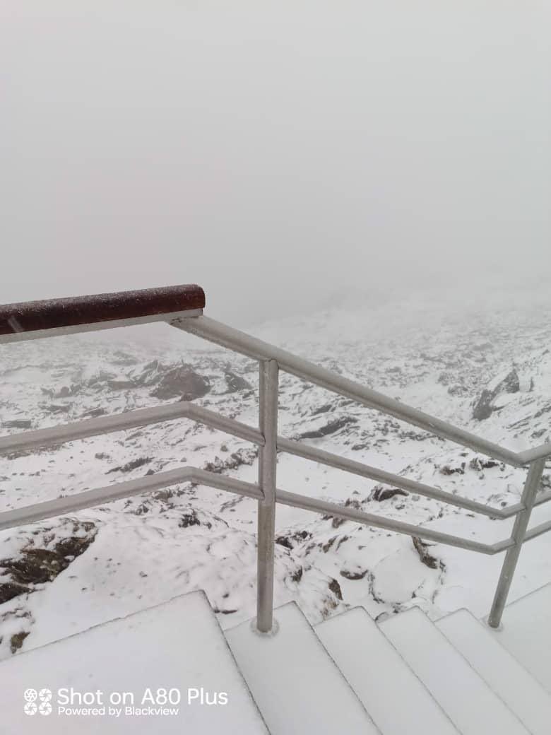 Así está nuestra bella Mérida en el <a href="/st_mukumbari/">Mukumbari</a>, Parque Nacional Sierra Nevada, hoy 24 de julio con una extraordinaria nevada celebramos 241 años del natalicio del Libertador y el futuro promisorio de la Patria independiente y soberana.

¡Viva Venezuela!

<a href="/NicolasMaduro/">Nicolás Maduro</a>