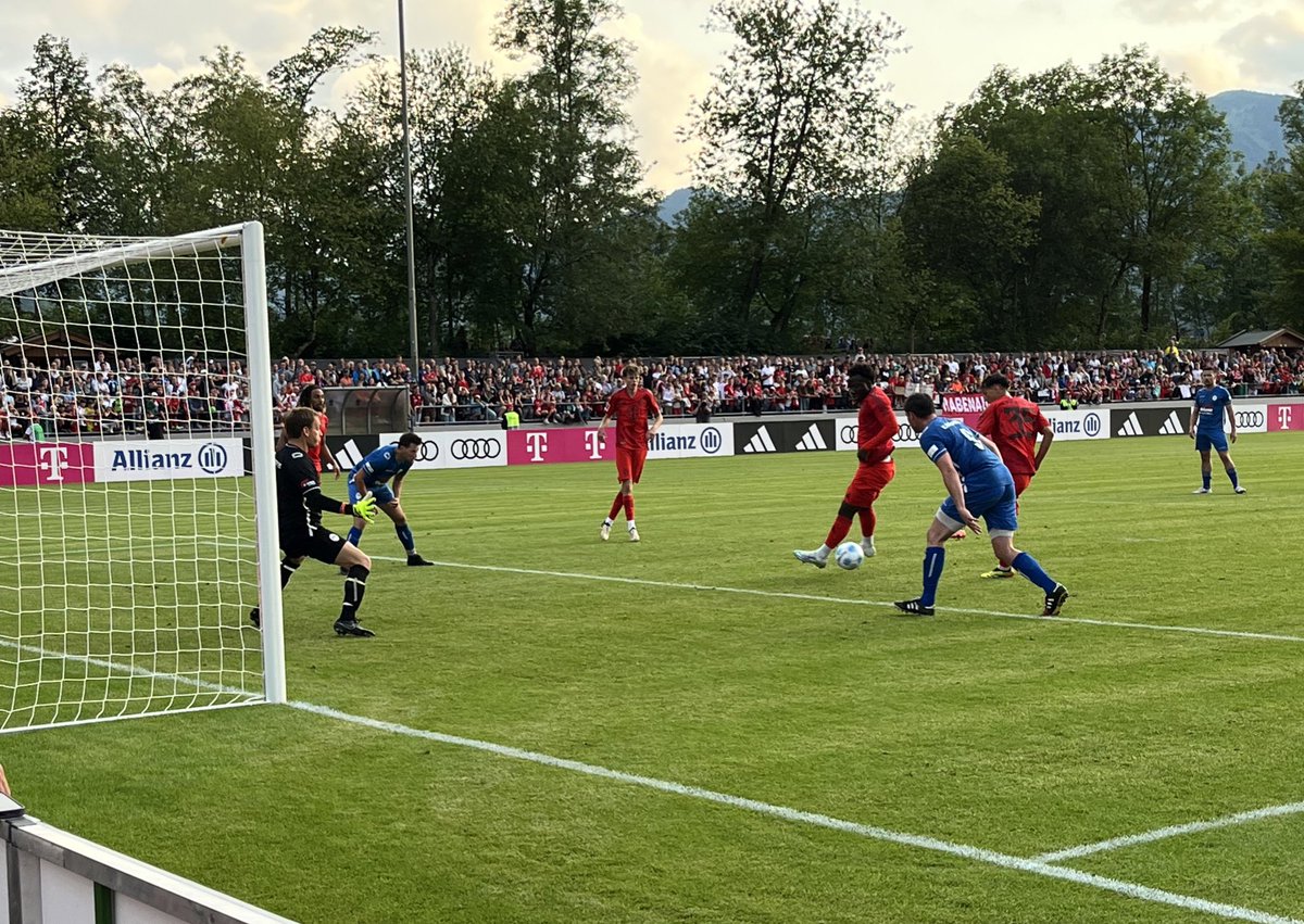 Tore gibt es beim ersten Spiel von Vincent Kompany als Bayern-Trainer gegen den FC Rottach-Egern einige zu sehen. #FCBayern #dpareporter