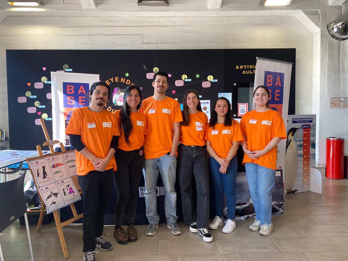Instituto Milenio BASE (@mileniobase) on Twitter photo 📣💪Investigadoras e investigadores jóvenes <a href="/MilenioBASE/">Instituto Milenio BASE</a> divulgando el conocimiento antártico y subantártico en la feria "Invierno con Ciencia" en @BibliotecadStgo
Diego Ahumada, Francisca Rodríguez, Felipe Avello, Mélanie Delleuze, Nayla Serey, Elisa González y Eduardo Pizarro 📣💪Investigadoras e investigadores jóvenes <a href="/MilenioBASE/">Instituto Milenio BASE</a> divulgando el conocimiento antártico y subantártico en la feria "Invierno con Ciencia" en @BibliotecadStgo
Diego Ahumada, Francisca Rodríguez, Felipe Avello, Mélanie Delleuze, Nayla Serey, Elisa González y Eduardo Pizarro