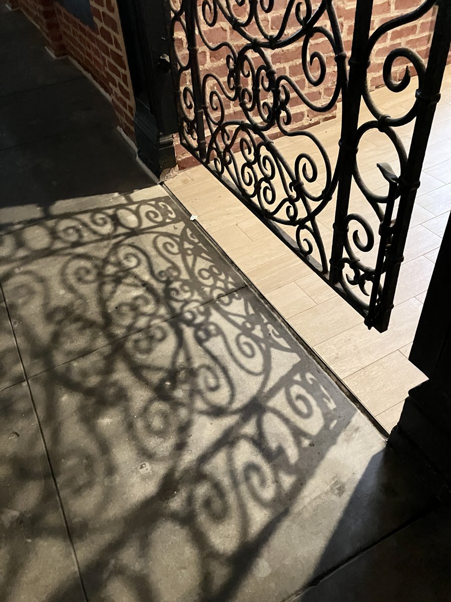 kevin2kelly's tweet image. LOOK Design Tip 175: Focus on the shadow of the thing #LOOKdesign #designtip #kevinkelly