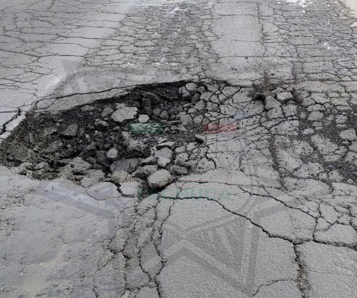 RevistaAcropHgo's tweet image. #AlertaVial #AcroNoticias l La Secretaría de Seguridad Pública, Tránsito y Vialidad de Pachuca de Soto reporta un hundimiento en la carretera México - Pachuca, esquina con bulevar Las Torres, colonia Santa Matilde.