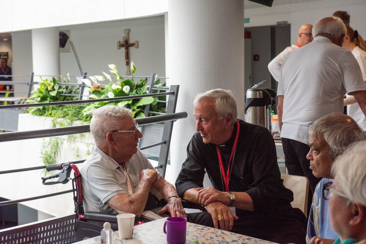 CardinalNichols's tweet photo. It was a pleasure to spend time this afternoon with our pilgrims who are staying in the St Frai, and the medics and volunteers who are supporting them.

We continue to pray for you, please continue to pray for us. https://t.co/RqK039tYkz
