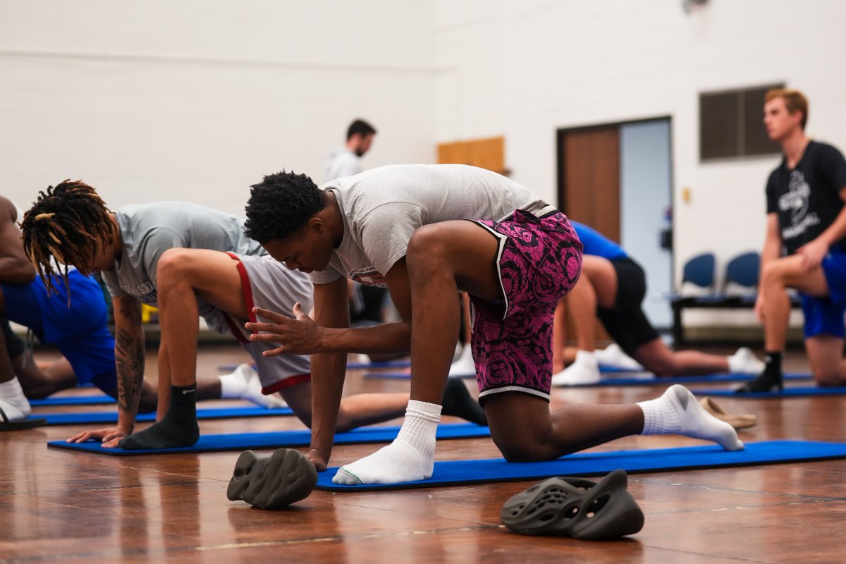 IndStBasketball's tweet photo. Getting better as a team, one pose at a time 🧘

Always enjoy our weekly yoga sessions with @SHamilton_ATC!

#MarchOn https://t.co/pr8Wnjyc5R