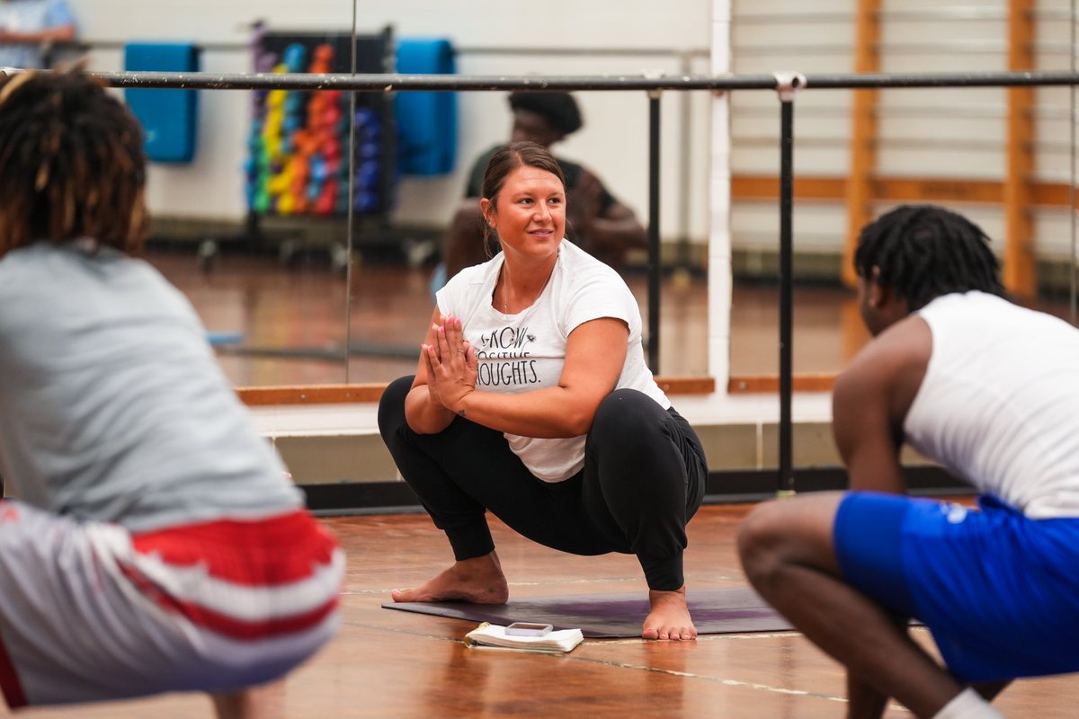 Getting better as a team, one pose at a time 🧘

Always enjoy our weekly yoga sessions with <a href="/SHamilton_ATC/">Shannon Hamilton</a>!

#MarchOn