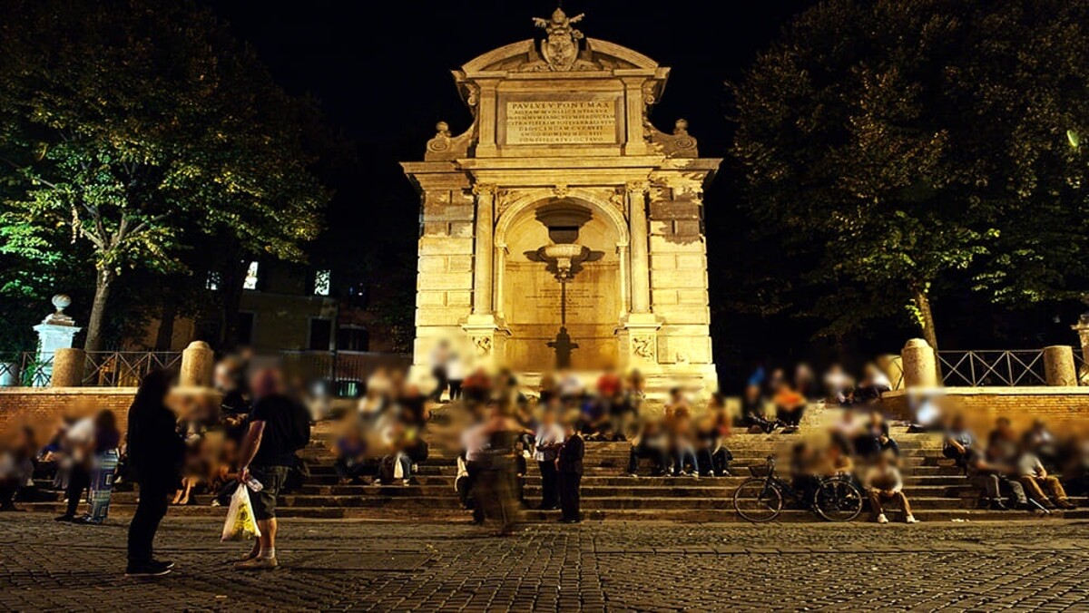 romatoday's tweet photo. Turista picchiato e rapinato dal branco, la fidanzata scatta foto e fa arrestare uno dei malviventi https://t.co/y8JciXUet2 https://t.co/nkLIaNWNH7
