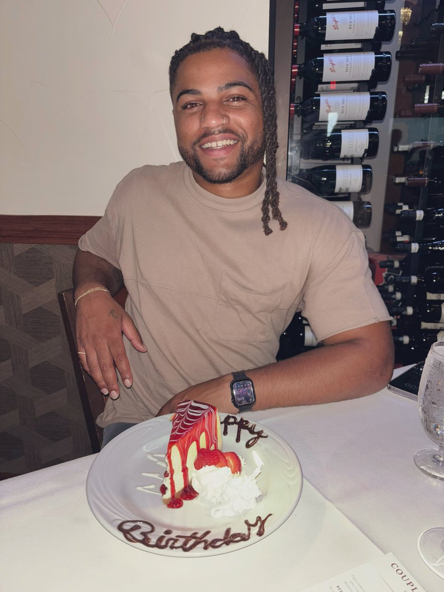 OnlyTreyLew's tweet photo. 7️⃣➕2️⃣3️⃣🟰 #ThirdDecade https://t.co/ahgVG2RMAn