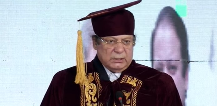 FatimaPTI_IK's tweet photo. یہ کس یونیورسٹی کا چانسلر ہے ؟؟؟؟ https://t.co/KVWHaY2rOv
