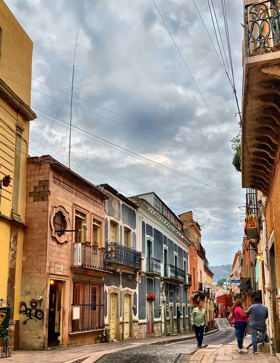 Capital_Route's tweet photo. "𝑪𝒂𝒍𝒍𝒆 𝑷𝒐𝒔𝒊𝒕𝒐𝒔" 
Con una amplia oferta cultural, gastronómica y arquitectónica lo convierten en uno de los lugares icónicos de la capital guanajuatense. https://t.co/oSxW4ZQZSR