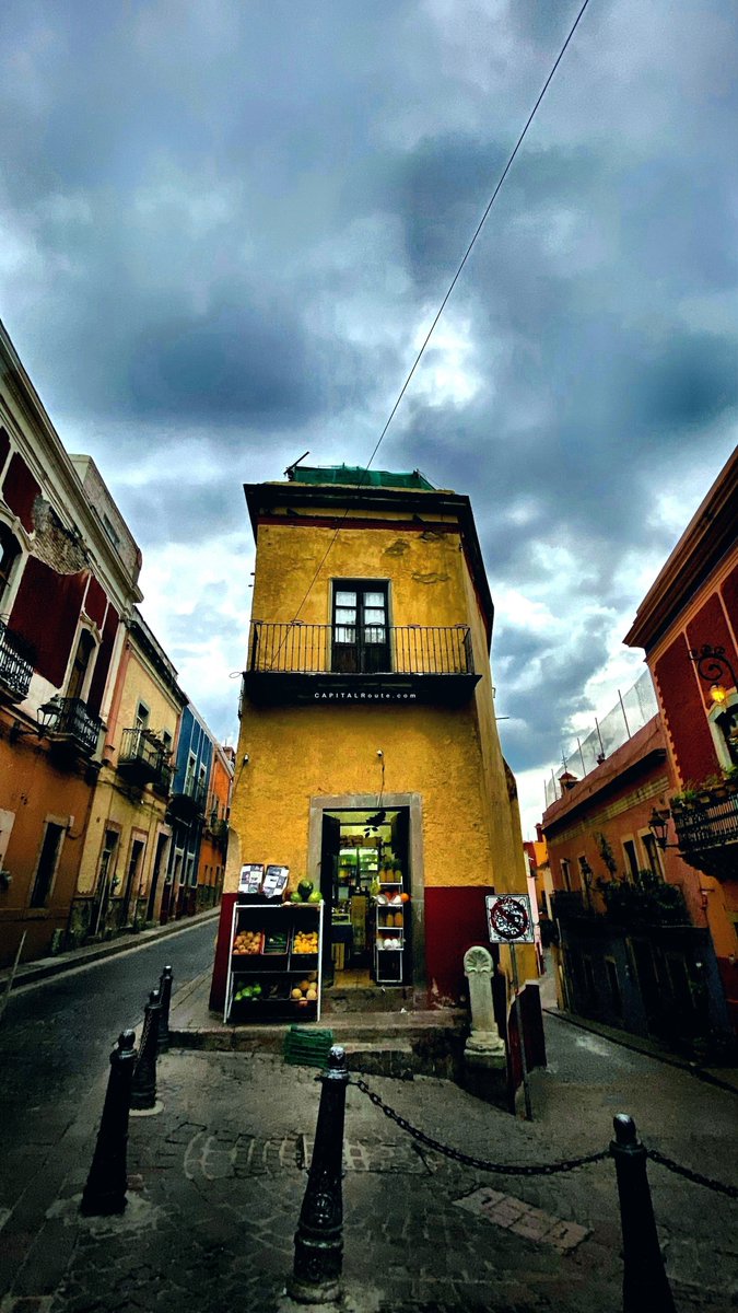 Capital_Route's tweet photo. "𝑪𝒂𝒍𝒍𝒆 𝑷𝒐𝒔𝒊𝒕𝒐𝒔" 
Con una amplia oferta cultural, gastronómica y arquitectónica lo convierten en uno de los lugares icónicos de la capital guanajuatense. https://t.co/oSxW4ZQZSR