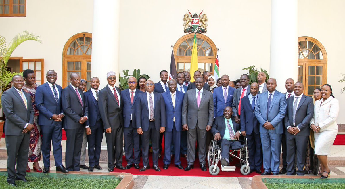 RobertAlai's tweet image. I repeat. Uhuru has 32 MPs including Senators. 

Only 4 of them have stuck with the Azimio wing and he is the same person bullying us to remain in opposition while his whole lot is in govt. 

Bwana we are in govt by thuon! 

Omena Kaf State House is LOADING!