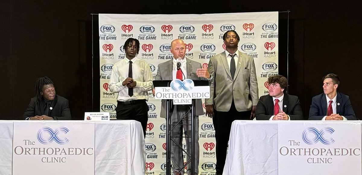 KyleEpperson1's tweet image. Extremely proud to represent my team and community at media days for our local area!!
@OpelikaCoach 
@Brodiejones171 
@MalikAutry 
@EMauriSmiley91 
@traemonthomas_ 
Thank you @ONTHEDMARK1 and @Van_Riggs