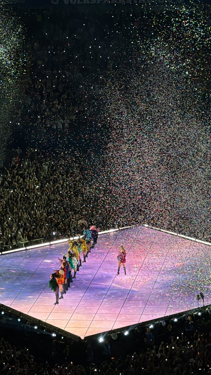 styleslibraryx's tweet photo. @taylorswift13 @taylornation13 thank you so much #HamburgTSTheErasTour https://t.co/mhCkpERLSb