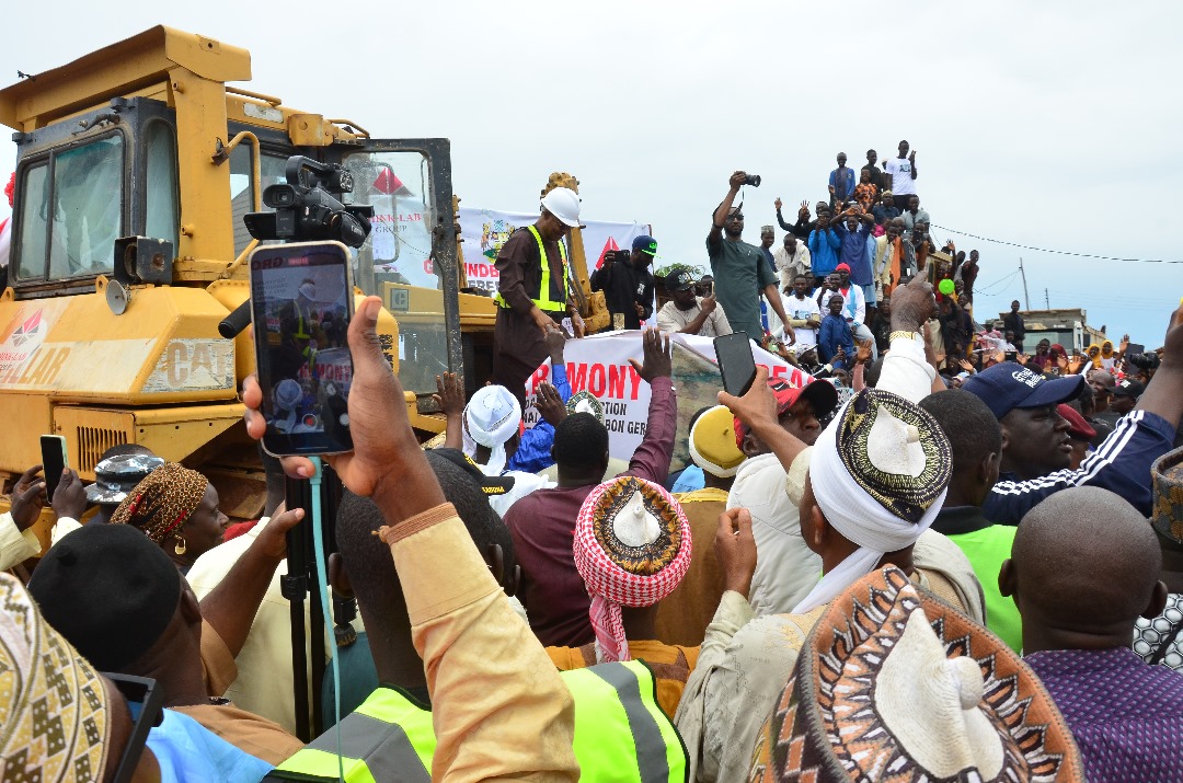 Thinklabgroupng's tweet image. #Happeningnow #devlopers #development #BreakingNews‌ 

🚨Happening Now 🚨

Kaduna State Governor, Senator Uba Sani, has launched the construction of a 14.8km dual road project in Millennium City, connecting Danbushiya to other areas.