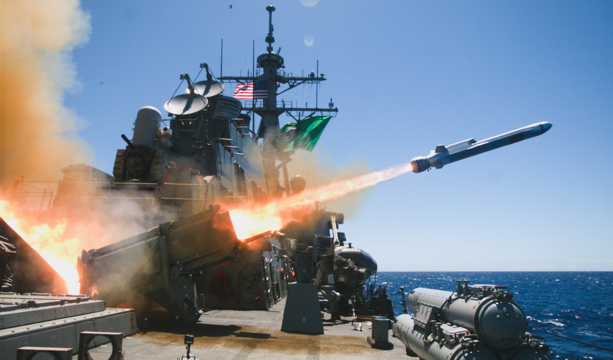 USNavy's tweet photo. #USNavy photos of the day!
1️⃣ #USSFitzgerald fires the first naval strike missile from a U.S. destroyer during @RimofthePacific
2️⃣ #USSCarlVinson flight operations during #RIMPAC
3️⃣ Multinational ships sail in formation during #RIMPAC
4️⃣ #USSRonaldReagan arrives in San Diego https://t.co/T52t7x1BSf