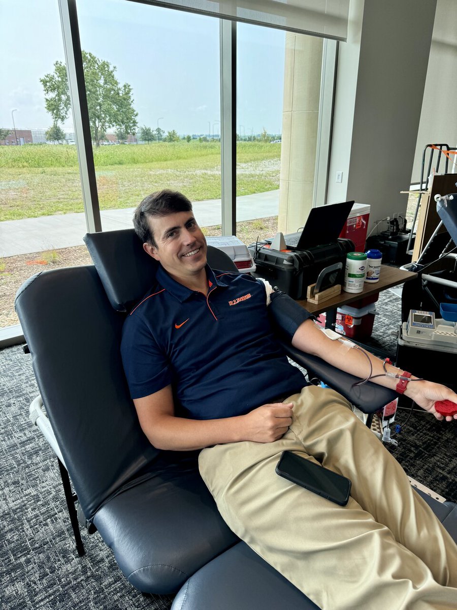 The <a href="/UofI_Foundation/">University of Illinois Foundation</a> creates a lot of great fundraising programs &amp; opportunities that benefit the University. Today, they hosted a blood drive to help benefit patients who need it most.

Thank you to everyone who donated and made a difference today! ❤️🌟