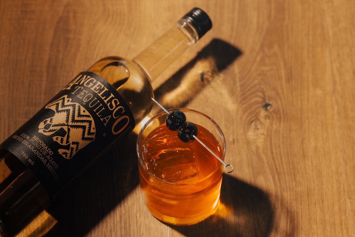 Happy National Tequila Day! Celebrate with Tequila Old Fashioned made with @angeliscotequila Reposado.

📸: @SunnyMartini

#WhatsOnYourBackBar #AngeliscoTequila #NationalTequilaDay