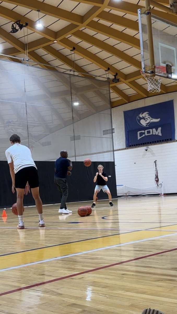 CaseySyers's tweet image. Practice!! 💪🏻🏀😤

@CSpringsbball 
@BoltBoosterClub 
@MilesSelect 
#summergrind #basketballtraining #threepointers #training #shootingdrills