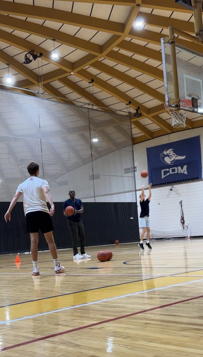 CaseySyers's tweet image. Practice!! 💪🏻🏀😤

@CSpringsbball 
@BoltBoosterClub 
@MilesSelect 
#summergrind #basketballtraining #threepointers #training #shootingdrills