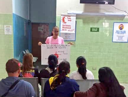 Ofic_Inamujer's tweet photo. #Táchira || Jornada del #Inamujer Mujeres Por La Erradicación De La Violencia, brindó Conversatorio de la violencia y sus expresiones cotidianas, a las comunidades del sector Altos de Paramillo en el municipio Cárdenas.

#CunaDeLibertadores
@NicolasMaduro https://t.co/BSTL18WgQA